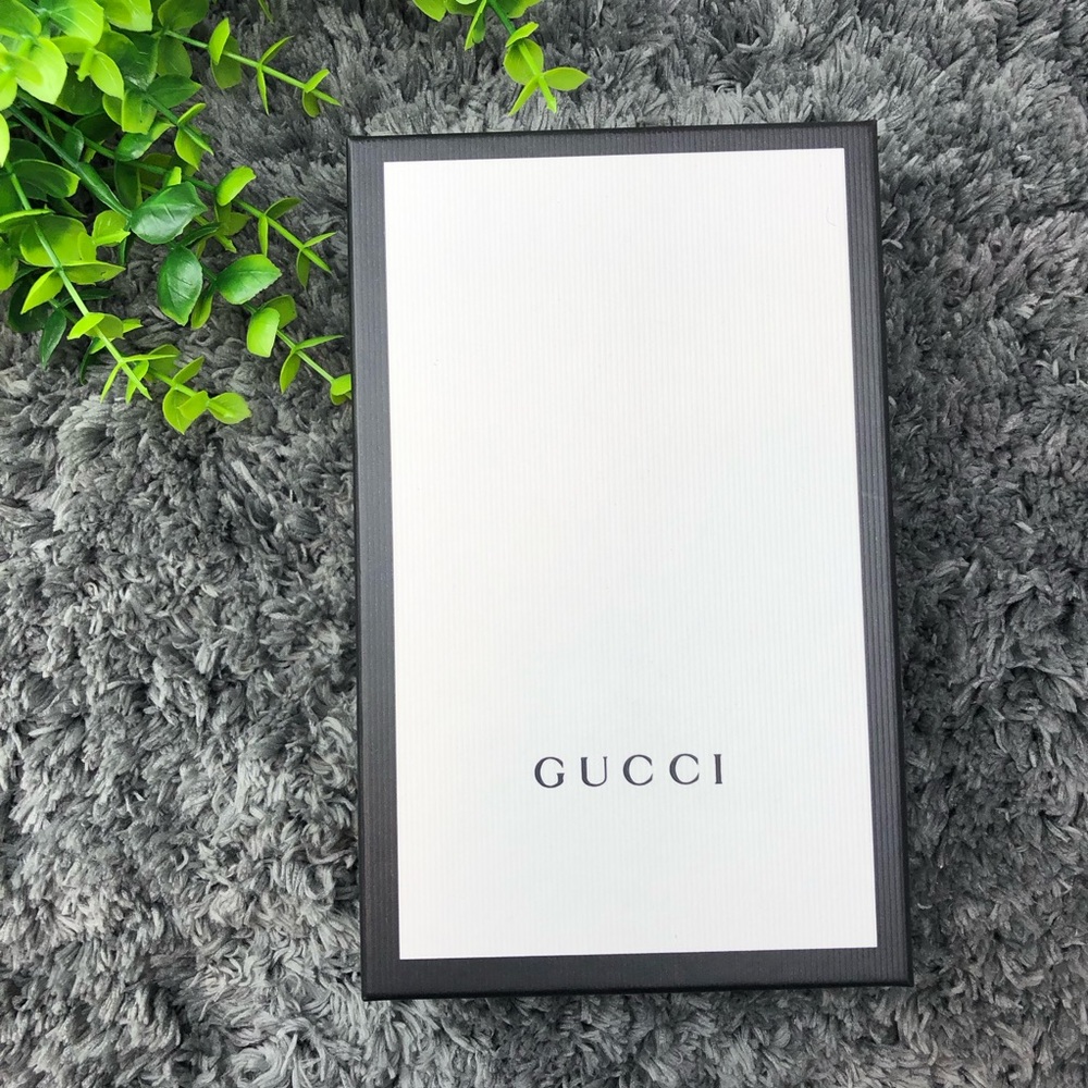 Gucci GG Marmont bifold Wallet Case iPhone 7/8 Case with interior card - Picture 14 of 15